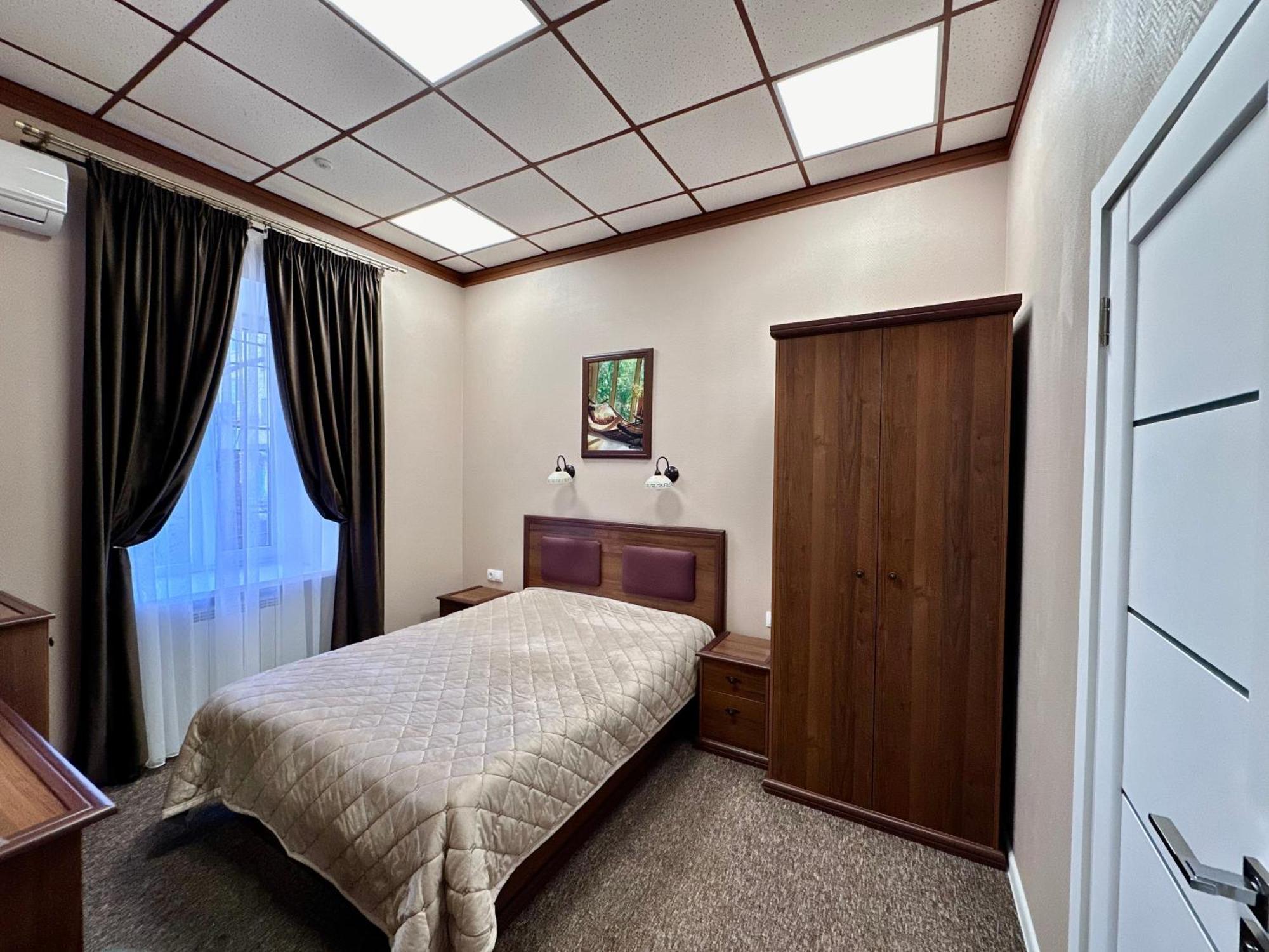 Hotel Korona Кропивницкий Экстерьер фото